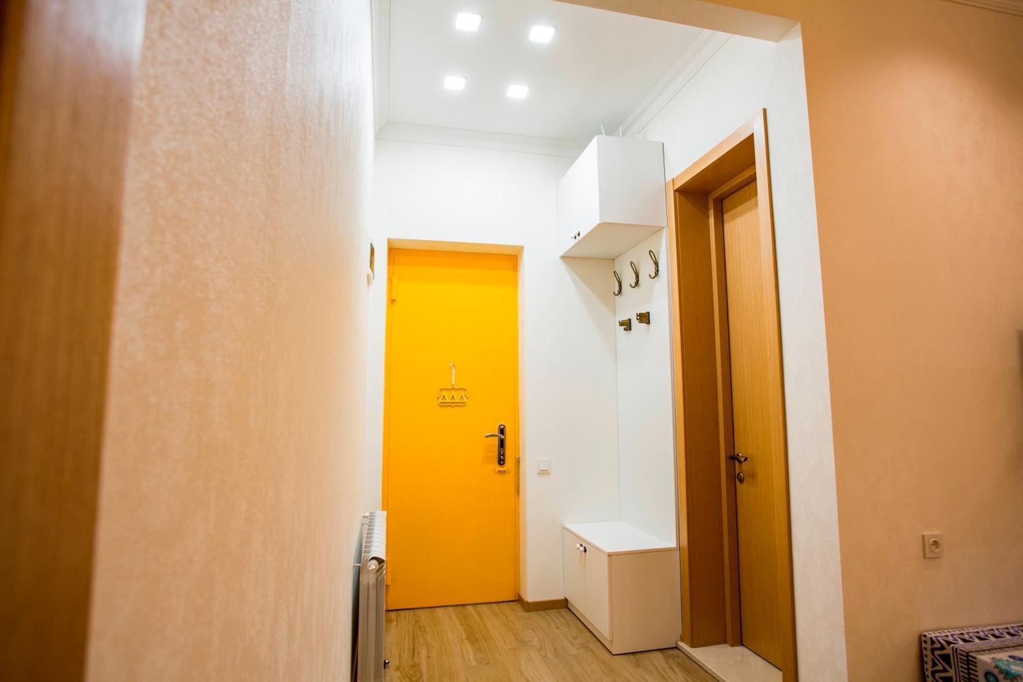 Yellow Apartment In Avlabari Tiflis Exterior foto