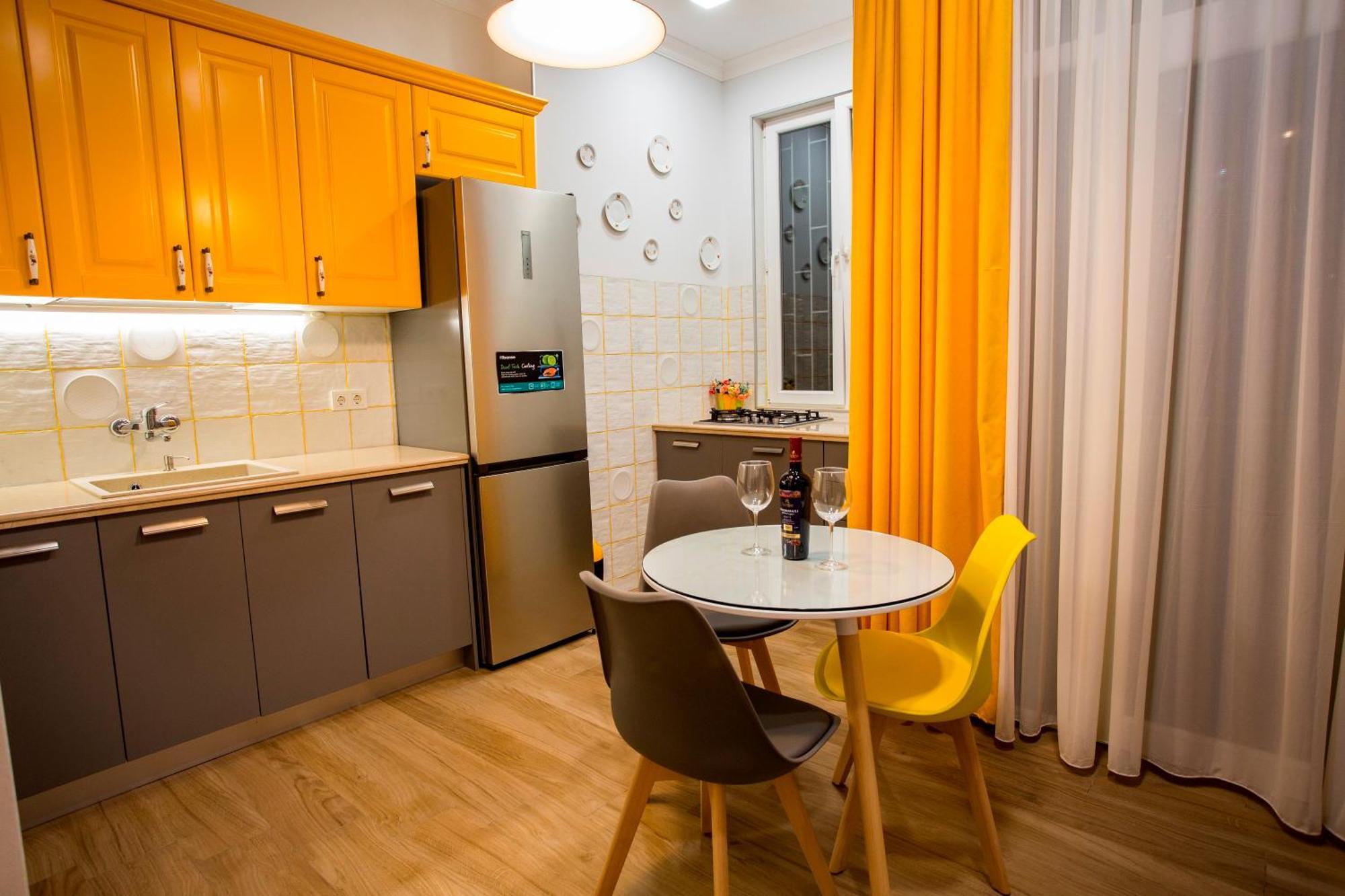 Yellow Apartment In Avlabari Tiflis Exterior foto