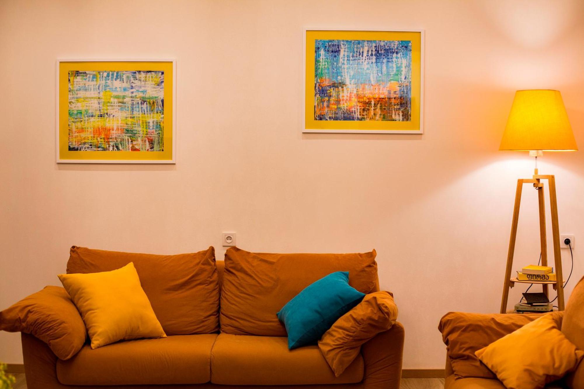 Yellow Apartment In Avlabari Tiflis Exterior foto