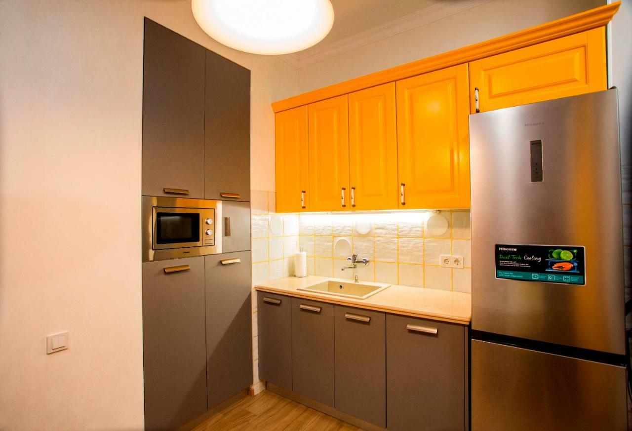 Yellow Apartment In Avlabari Tiflis Exterior foto